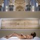 Fotografía de archivo del 5 de abril de 2025 donde se muestra 'The Mystery Man', una escultura hiperrealista a tamaño real del cuerpo de quien pudo ser Jesús tras su muerte expuesta en Jaén (España). EFE/Jose Manuel Pedrosa