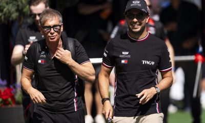 El piloto mexicano de Fórmula Uno Sergio Pérez (d), de la escudería Cadillac, en el paddock del Circuit de Barcelona-Catalunya . EFE/Siu Wu