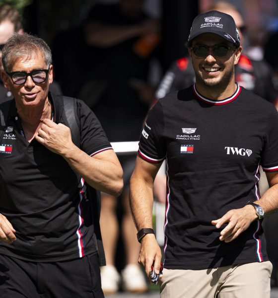 El piloto mexicano de Fórmula Uno Sergio Pérez (d), de la escudería Cadillac, en el paddock del Circuit de Barcelona-Catalunya . EFE/Siu Wu