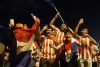 Aficionados de Paraguay despiden a su selección rumbo al Mundial de 2026 este sábado en el aeropuerto Silvio Pettirossi, en Luque. EFE/ Juan Pablo Pino
