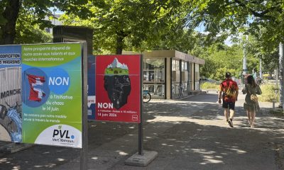 Suiza votará este domingo -por tercera vez en un referéndum- una nueva iniciativa para limitar la inmigración, que esta vez estará vinculada a que la población del país no sobrepase la barrera de los diez millones en 2050, y que en caso de ser aprobada puede deteriorar las relaciones entre Suiza y la Unión Europea. En la imagen, carteles electorales sobre esa consulta. EFE/ Antonio Broto