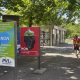 Suiza votará este domingo -por tercera vez en un referéndum- una nueva iniciativa para limitar la inmigración, que esta vez estará vinculada a que la población del país no sobrepase la barrera de los diez millones en 2050, y que en caso de ser aprobada puede deteriorar las relaciones entre Suiza y la Unión Europea. En la imagen, carteles electorales sobre esa consulta. EFE/ Antonio Broto