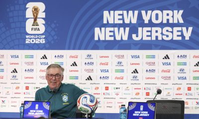 El seleccionador de Brasil, Carlo Ancelotti, habla en una rueda de prensa en East Rutherford en New Jersey (EE.UU.). EFE/SEBASTIÃO MOREIRA