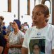 Candelaria Díaz, madre del activista Carlos Manuel Díaz, asesinado durante la marcha del 30 de mayo de 2018 en Managua, participa en la misa en memoria de las víctimas de la represión de Nicaragua organizada en la iglesia San Francisco de Asís este 31 de mayo de 2026, en Goicoechea (Costa Rica). EFE/ Donaldo Hernández