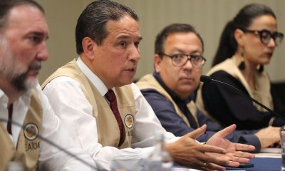 El jefe de la misión de observación electoral en Perú de la Organización de Estados Americanos (OEA), Víctor Rico (2-i), habla durante la presentación de un informe preliminar de observación de la segunda vuelta de las elecciones presidenciales este martes, en Lima (Perú). EFE/ Paolo Aguilar