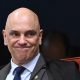 El juez ministro de la Suprema Corte de Brasil, Alexandre de Moraes, reacciona durante una sesión de juicio en el pleno de la primera sala del Tribunal Supremo Federal este martes, en Brasilia (Brasil). EFE/ Andre Borges