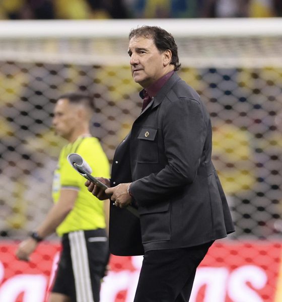 El seleccionador de Colombia, Néstor Lorenzo definió como merecida la victoria en el debut mundialista por 1-3 sobre Uzbekistán en Ciudad de México. EFE/ José Méndez