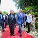 Fotografía cedida por la Oficina del Primer Ministro de Haití de su mandatario, Alix Didier Fils-Aimé (d), caminando junto al secretario general de la ONU, António Guterres, durante un encuentro en el Palacio Nacional en Puerto Príncipe (Haití). EFE/ Oficina del Primer Ministro de Haití