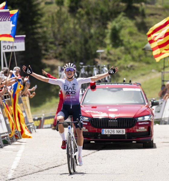 La ciclista española del UAE Paula Blasi gana la segunda etapa de la Volta Ciclista a Catalunya femenina, de 130 kilómetros con inicio en Sant Vicenç de Castellet y final en La Molina (Barcelona). EFE/ Siu Wu