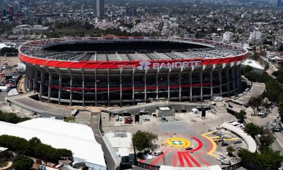 Fotografía aérea que muestra el estadio Azteca 'Banorte' el 27 de marzo de 2026, en Ciudad de México (México). A un mes del arranque de la Copa Mundial de fútbol 2026, México lamenta su papel secundario ante Estados Unidos, por contar con apenas 13 partidos de los más de 100 del torneo, además de la alargada sombra del presidente estadounidense, Donald Trump, que opaca las celebraciones en el país. EFE/ Tomas Pérez