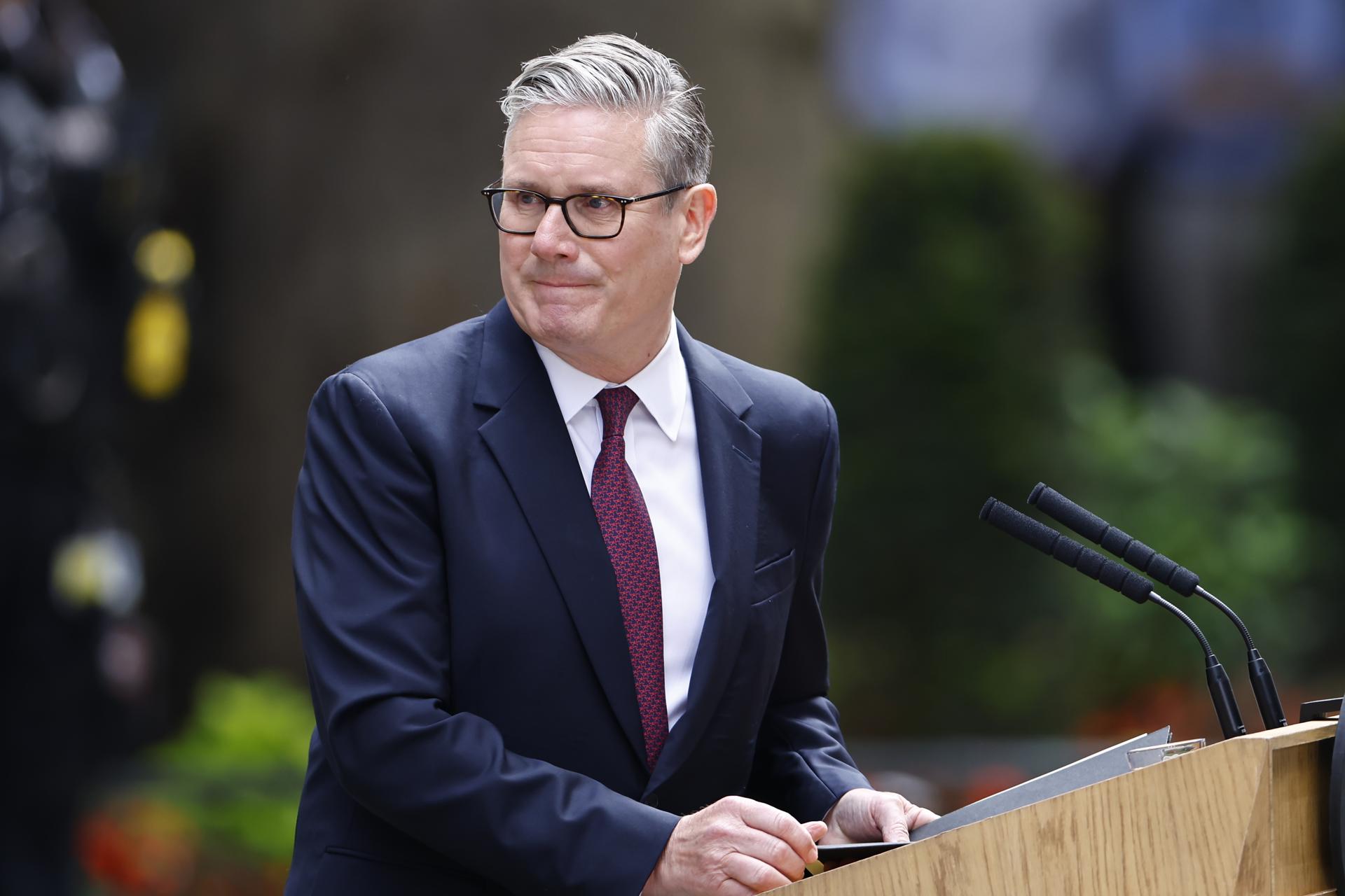 El primer ministro británico, Keir Starmer, tras realizar una declaración en Downing Street, Londres, Reino Unido, el 22 de junio de 2026. Keir Starmer ha dimitido como primer ministro del Reino Unido. EFE/EPA/TOLGA AKMEN