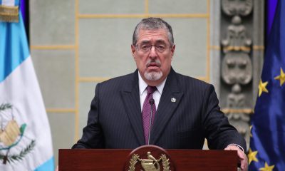 Fotografía de archivo del presidente de Guatemala, Bernardo Arévalo de León, durante una rueda de prensa en el Palacio Nacional de la Cultura, en Ciudad de Guatemala (Guatemala). EFE/ Christian Gutiérrez