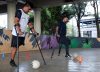 Futbolistas amputados entrenan este lunes, en Ciudad de México (México). EFE/Mario Guzmán
