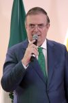 El secretario de Economía de México, Marcelo Ebrad, habla durante una rueda de prensa este martes, en Ciudad de México (México). EFE/ José Méndez
