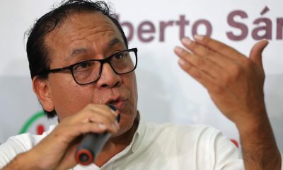El candidato izquierdista Roberto Sánchez habla en una rueda de prensa este viernes, en Lima (Perú). EFE/ Paolo Aguilar