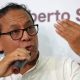 El candidato izquierdista Roberto Sánchez habla en una rueda de prensa este viernes, en Lima (Perú). EFE/ Paolo Aguilar