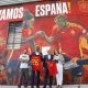 El alcalde de Atlanta, Andre Dickens (2i), el presidente de la Federación Española, Rafael Louzán (2d), la embajadora de España en Estados Unidos, Ángela Moreno (d), y el autor del mural Fabián Bravo Guerrero 'Kato' posan con el mural conmemorativo en la Casa de España, en Atlanta (Estados Unidos). EFE/Lavandeira Jr