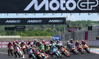 Pilotos participantes durante la prueba de Moto3 del Gran Premio de Hungría de Motociclismo, este domingo en el circuito Balaton Park (Hungría). EFE/Zsolt Czegledi *Prohibido su uso en Hungría*