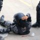 Un integrantes de la Policía de Bolivia es herido durante un enfrentamiento con manifestantes este sábado, en San Julian (Bolivia). EFE/Juan Carlos Torrejón