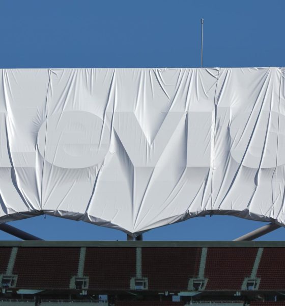 Logo tapado en el Levi's Stadium, renombrado como Francisco Bay Area Stadium durante el Mundial 2026. EFE/EPA/BENJAMIN FANJOY