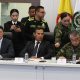El registrador Nacional del Estado Civil, Hernán Penagos (i), el ministro de Defensa de Colombia, Pedro Sánchez (c), y el comandante general de las Fuerzas Militares de Colombia, Hugo López Barreto, fueron captados este 16 de junio, durante la activación del Puesto de Mando Unificado (PMU) para garantizar la seguridad, control y transparencia de la segunda vuelta presidencial, en Bogotá (Colombia). EFE/Mauricio Dueñas