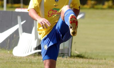 Fotografía de archivo del 29 de diciembre de 2003, en la que puede verse durante un entrenamiento al futbolista brasileño Fabio Rochemback, uno de los protagonistas de aquella derrota de la Canarinha ante Haití en 1999. EFE/Wilton Junior/Agencia Estado *Prohibido su uso en Brasil*