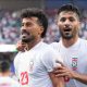 Los autores de los goles de Irán, Ramin Rezaeian (i) y Mohammad Mohebbi, celebran el empate 2-2 ante Nueva Zelanda en el estadio SoFi en Los Ángeles. EFE/Omar Alonso