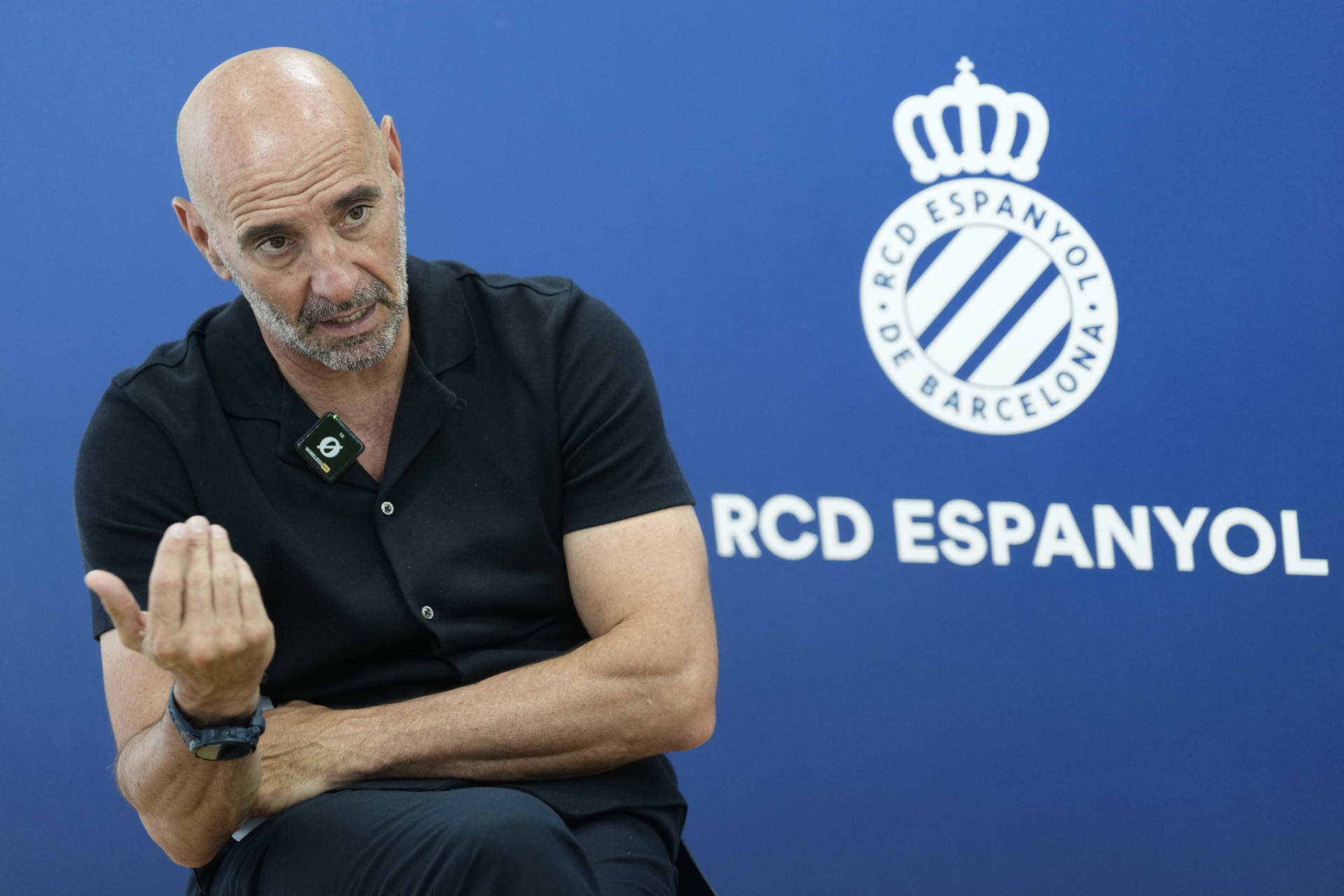 El nuevo director deportivo del RCD Espanyol, Ramón Rodríguez Verdejo 'Monchi', afirma en una entrevista con EFE que no ha llegado al club blanquiazul  "a sacar conejos de la chistera" y analiza los objetivos deportivos de la entidad. EFE/ Enric Fontcuberta.