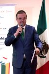 El secretario de Economía de México, Marcelo Ebrad, habla durante el encuentro empresarial 'Tecnología y competitividad como motores de transformación sostenible' este martes, en Ciudad de México (México). EFE/ José Méndez
