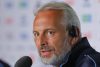 El seleccionador de RD Congo, Sébastien Desabre, habla durante una rueda de prensa este lunes, previo al partido frente a Colombia en Guadalajara (México). EFE/ Francisco Guasco
