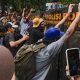 Imagen de archivo de estudiantes enfrentándose a agentes de policía durante una protesta contra el aumento del precio del combustible en Yakarta, Indonesia, el 12 de junio de 2026. 
EFE/Steven Handoko