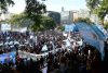 AME2680. BUENOS AIRES (ARGENTINA), 20/06/2026.- Simpatizantes de la expresidenta de Argentina Cristina Fernández asisten a un acto político por el Día de la Bandera en donde piden la libertad de Fernández este 20 de junio de 2026, en Buenos Aires (Argentina). EFE/ Matías Martín Campaya