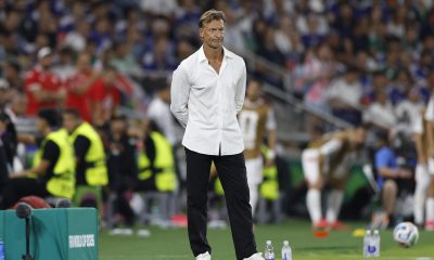 El entrenador de Túnez, el francés Hervé Renard, reacciona este sábado, en un partido del grupo F del Mundial de la FIFA 2026 entre Túnez y Japón en el estadio BBVA en Monterrey (México). EFE/ Sashenka Gutiérrez