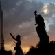 Trabajadoras sexuales participan en una marchan por el día internacional del trabajo sexual este martes, en la Ciudad de México (México). EFE/ Sáshenka Gutiérrez