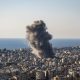 Una columna de humo se eleva tras ataques israelíes en el suburbio sur de Dahye en Beirut en una imagen reciente. EFE/ Edgar Gutiérrez