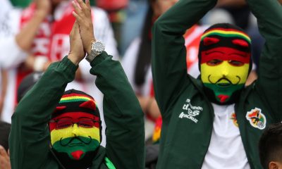 La pasión por el fútbol en Bolivia prevalece, aunque los resultados recientes no sean comparables con la visibilidad internacional que alcanzó el país hace casi un siglo. EFE/ Luis Gandarillas.