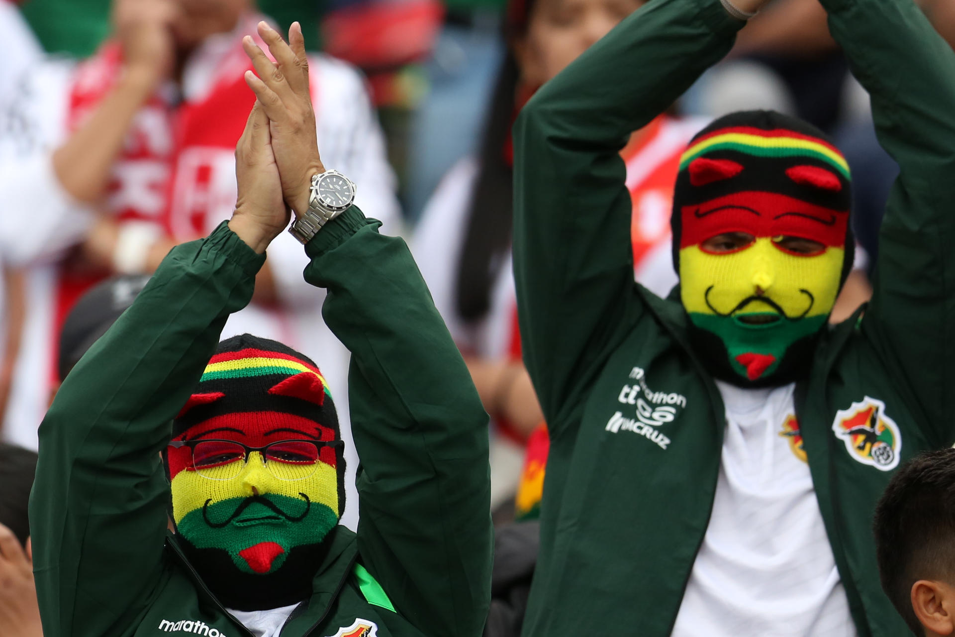 La pasión por el fútbol en Bolivia prevalece, aunque los resultados recientes no sean comparables con la visibilidad internacional que alcanzó el país hace casi un siglo. EFE/ Luis Gandarillas.