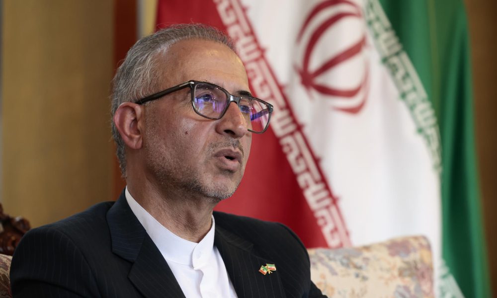 El embajador de Irán en México, Abolfazl Pasandideh, habla durante una entrevista con EFE este sábado, en la Ciudad de México (México). EFE/José Méndez
