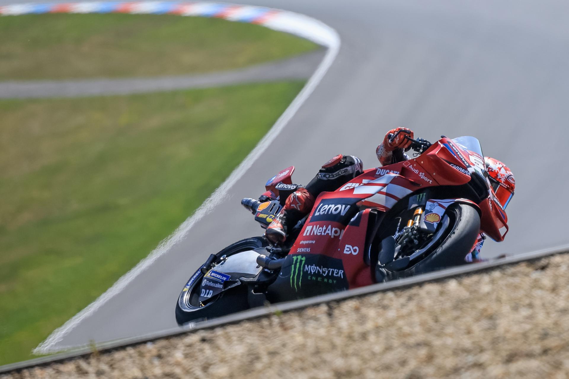 El piloto italiano Francesco Bagnaia, este sábado en el marco del Gran Premio de MotoGP de la República Checa, en Brno. EFE/MARTIN DIVISEK