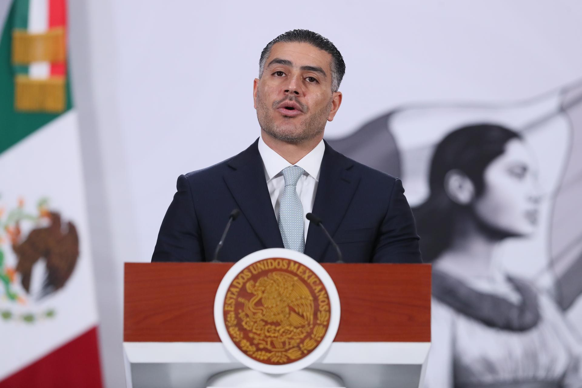 El secretario de Seguridad y Protección Ciudadana (SSPC), Omar García Harfuch, habla durante una rueda de prensa en el Palacio Nacional de la Ciudad de México (México). Imagen de archivo. EFE/Mario Guzmán