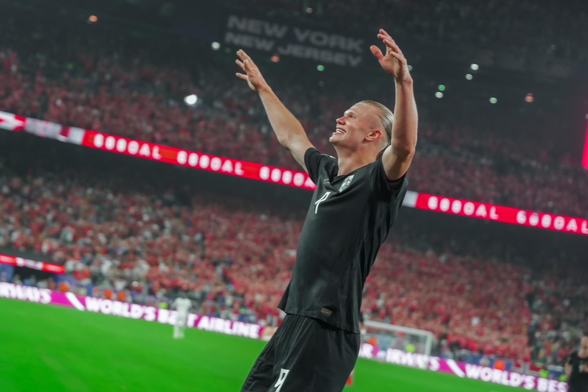 Erling Haaland, la figura noruega que se quiere tornar en la tercera vía al estrellato de Lionel Messi y Kylian Mbappé. EFE/EPA/OLGA FEDOROVA
