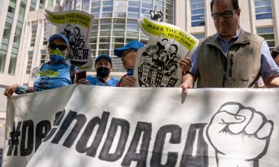 Inmigrantes y activistas se manifiestan para legalizar la situación de los indocumentados. Imagen de archivo. EFE/Ángel Colmenares