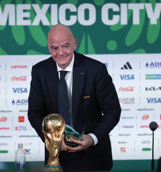 El presidente de la FIFA, Gianni Infantino, reacciona durante una rueda de prensa este miércoles, en Ciudad de México (México). EFE/ Isaac Esquivel