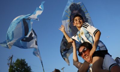 Hinchas de Argentina animan este sábado, en Euless (EE.UU.), a dos días del partido de la Albiceleste frente a Austria en el Mundial 2026. EFE/ Mariscal