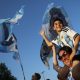 Hinchas de Argentina animan este sábado, en Euless (EE.UU.), a dos días del partido de la Albiceleste frente a Austria en el Mundial 2026. EFE/ Mariscal