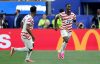 Folarin Balogun (d), de EE. UU., celebra tras marcar el segundo gol de su equipo durante el primer tiempo del partido ante Paraguay en el inicio del Mundial 2026 en territorio estadounidense. EFE/EPA/CHRIS TORRES