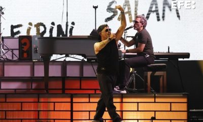 El cantante Alejandro Sanz durante el concierto que ha ofrecido este sábado en Sevilla. EFE/ José Manuel Vidal