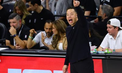 El entrenador de San Antonio Spurs, Mitch Johnson, se declaró este sábado afectado al perder las Finales NBA ante New York Knicks, pero destacó que sus jugadores resistieron con "sangre, sudor y lágrimas" en el Frost Bank Center de San Antonio (Texas). EFE/ Carlos Ramírez
