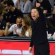 El entrenador de San Antonio Spurs, Mitch Johnson, se declaró este sábado afectado al perder las Finales NBA ante New York Knicks, pero destacó que sus jugadores resistieron con "sangre, sudor y lágrimas" en el Frost Bank Center de San Antonio (Texas). EFE/ Carlos Ramírez