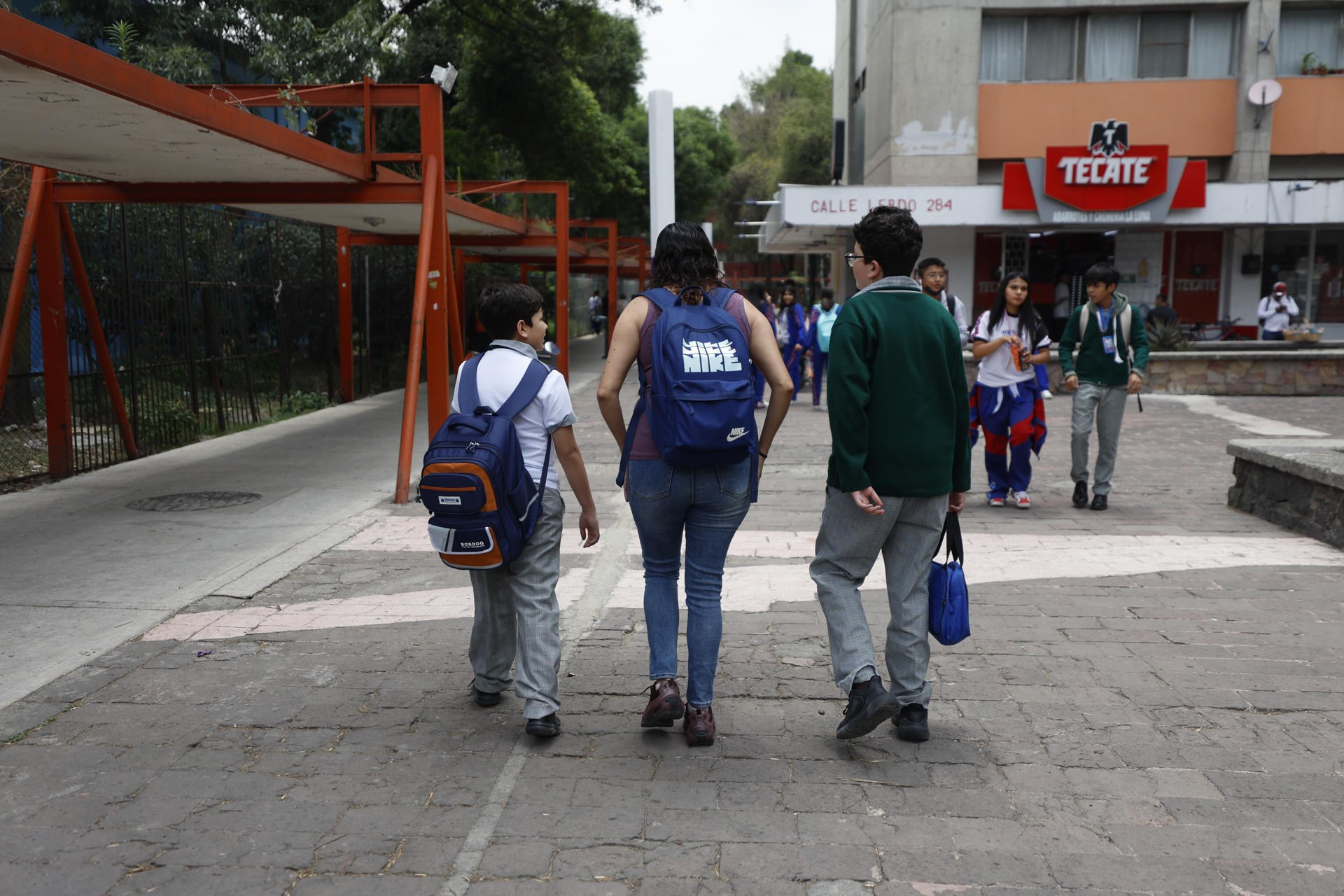 A través de un video publicado en sus redes sociales, el gobernador de Jalisco, Pablo Lemus, informó que esta medida tiene el objetivo de "mejorar la movilidad en la ciudad y también que la ciudadanía pueda disfrutar el partido de fútbol inaugural del Mundial 2026". Imagen de archivo. EFE/ Sáshenka Gutiérrez